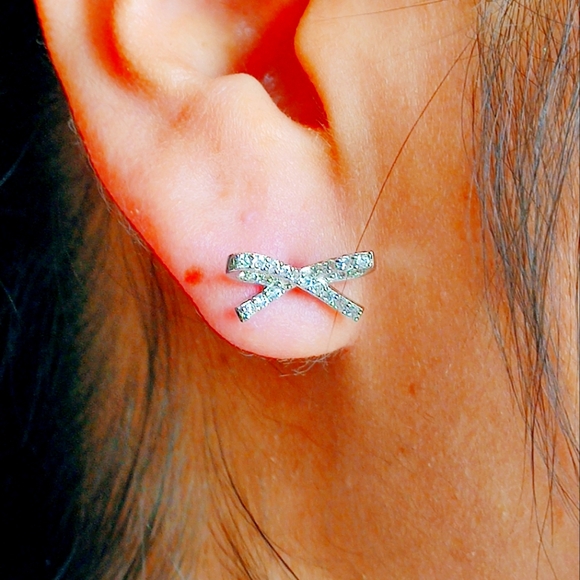 Silver CZ Ribbon🎀Stud - Picture 2 of 2